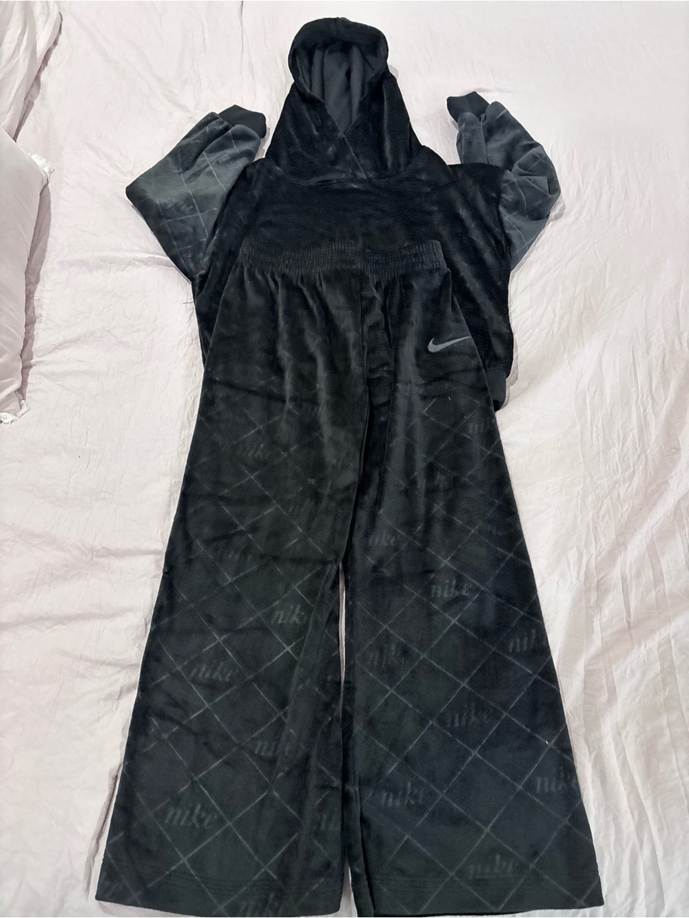 Nike little girls Black Velour Wide-Leg Lounge Pants and sweatshirt